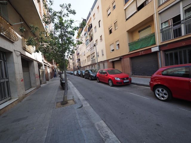 3 slaapkamer Flat te koop in Montcada i Reixac - € 73.500 (Ref: 9908436)