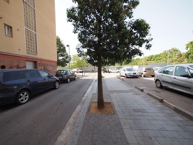 3 slaapkamer Flat te koop in Montcada i Reixac - € 73.500 (Ref: 9908436)