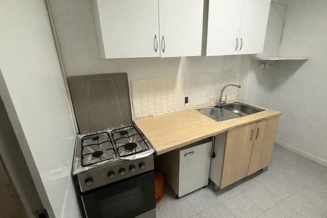 2 quarto Apartamento para venda em L'Hospitalet de Llobregat - 90 000 € (Ref: 9908437)