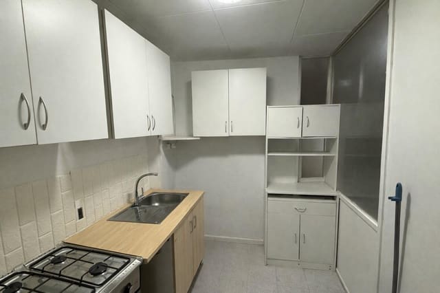 2 quarto Apartamento para venda em L'Hospitalet de Llobregat - 90 000 € (Ref: 9908437)