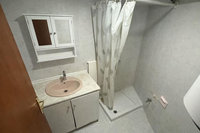 2 quarto Apartamento para venda em L'Hospitalet de Llobregat - 90 000 € (Ref: 9908437)