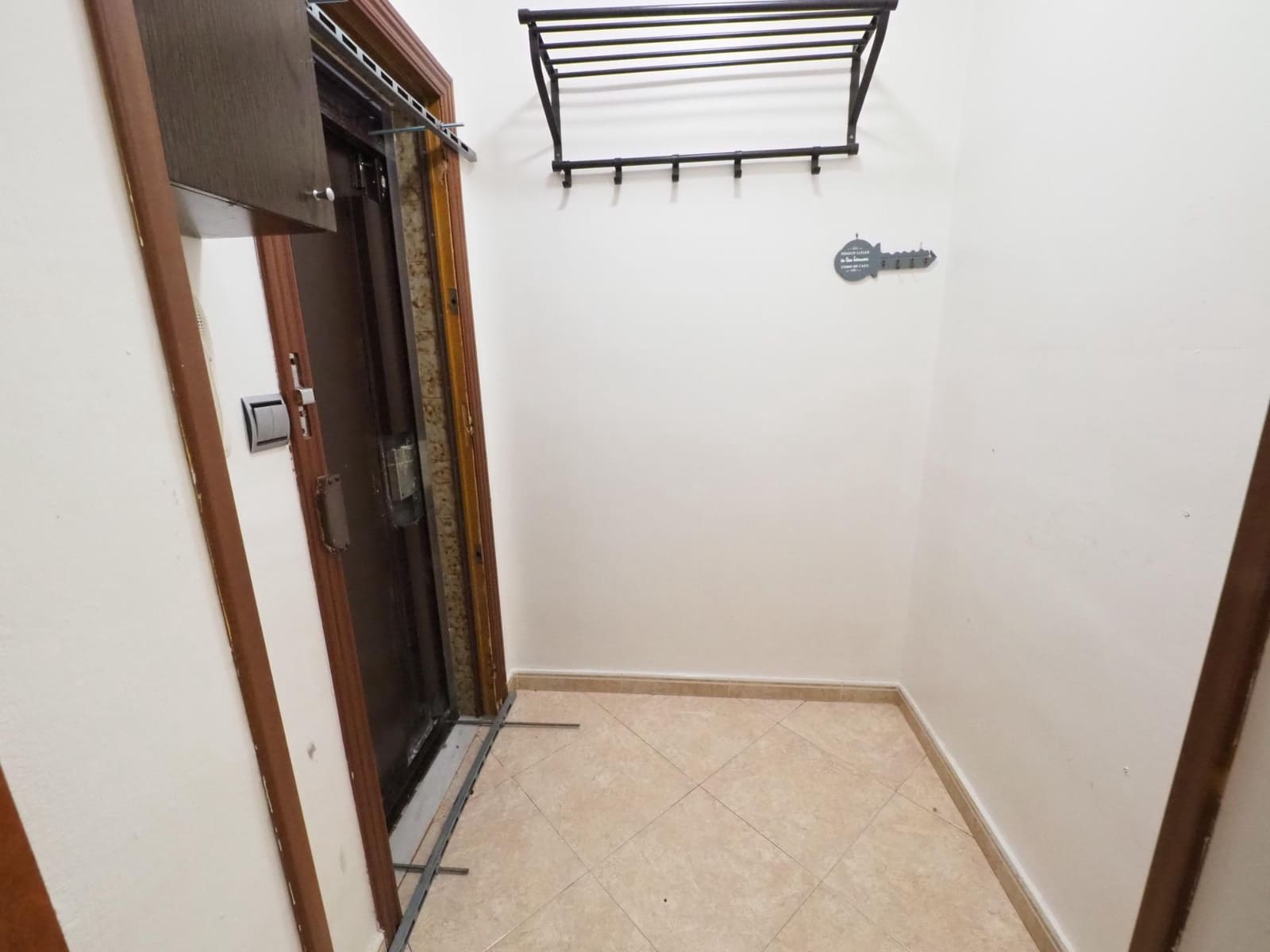3 bedroom Flat for sale in Badalona - € 200,000 (Ref: 9908443)