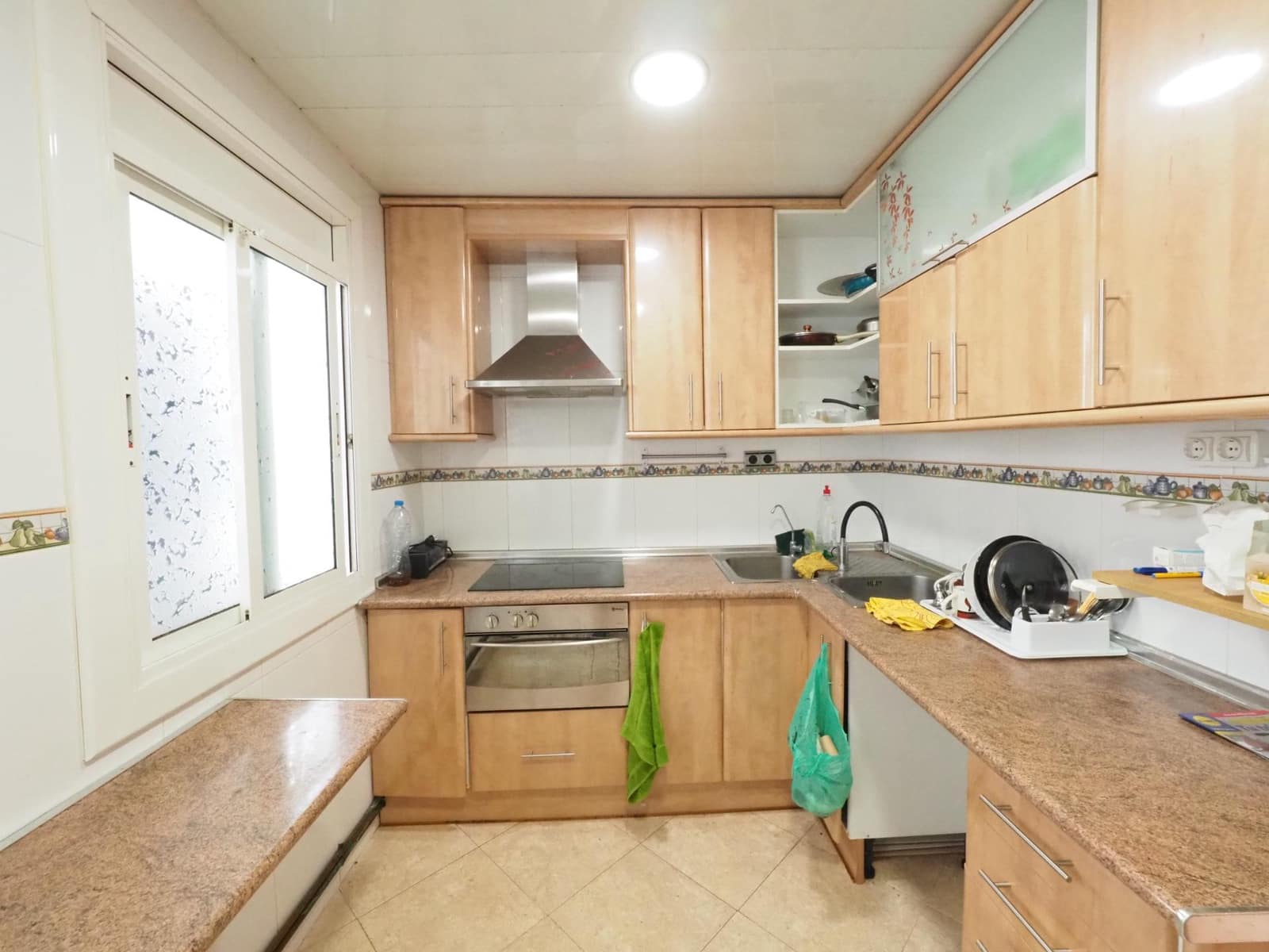 3 bedroom Flat for sale in Badalona - € 200,000 (Ref: 9908443)