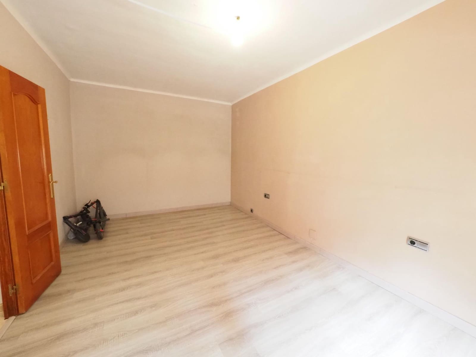 3 bedroom Flat for sale in Badalona - € 200,000 (Ref: 9908443)