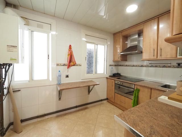 3 slaapkamer Flat te koop in Badalona - € 200.000 (Ref: 9908443)