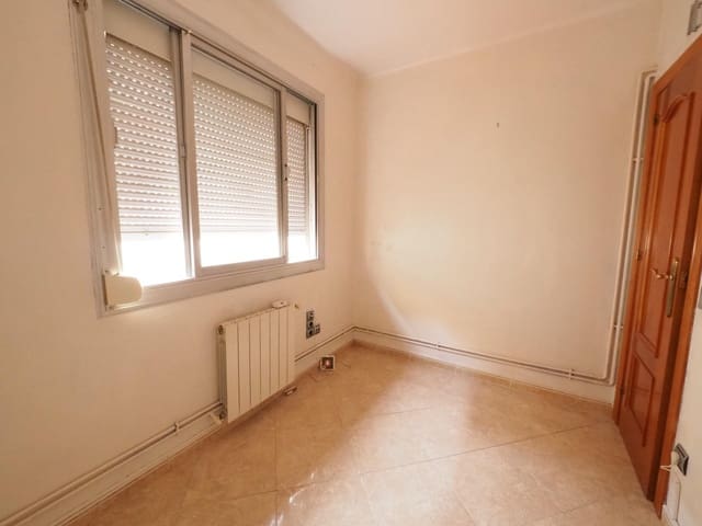 3 slaapkamer Flat te koop in Badalona - € 200.000 (Ref: 9908443)