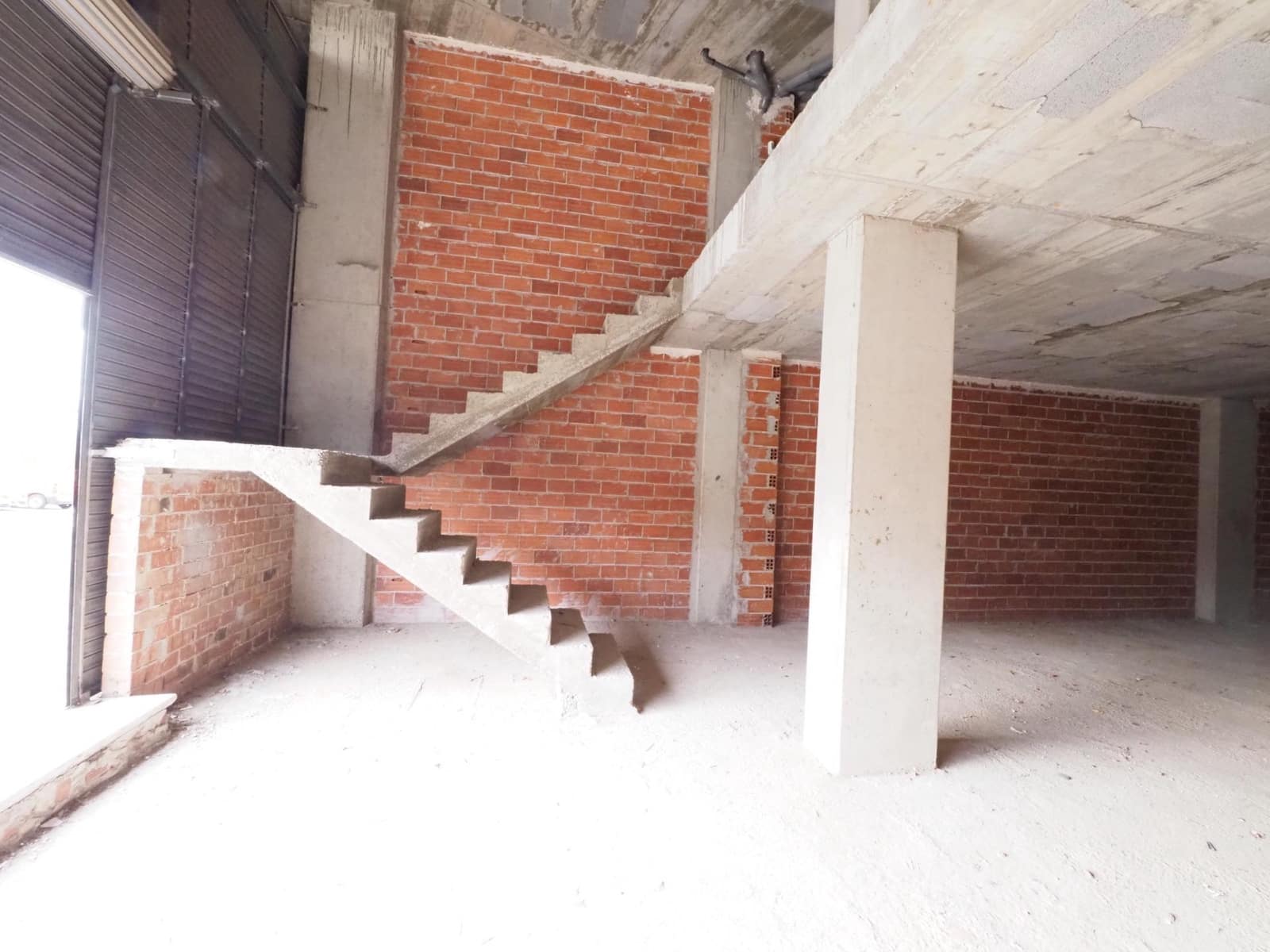 Commercial for sale in Terrassa - € 165,000 (Ref: 9908447)