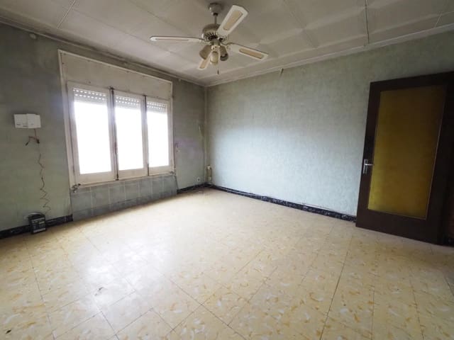Piso de 3 habitaciones en Sant Vicenç de Castellet en venta - 95.000 € (Ref: 9908458)