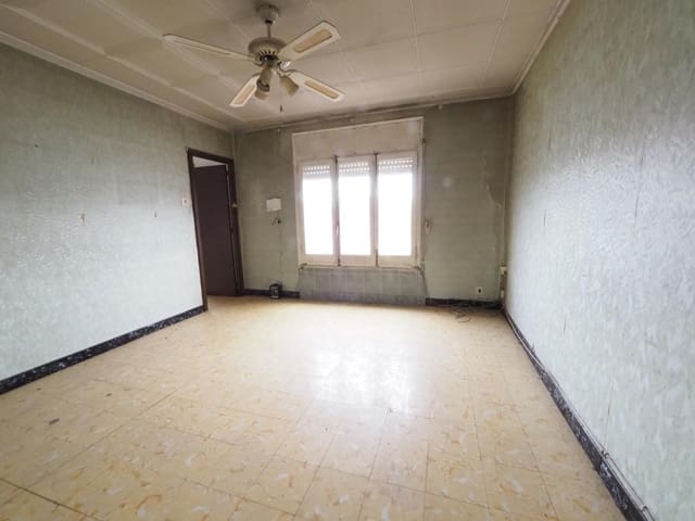 Piso de 3 habitaciones en Sant Vicenç de Castellet en venta - 95.000 € (Ref: 9908458)