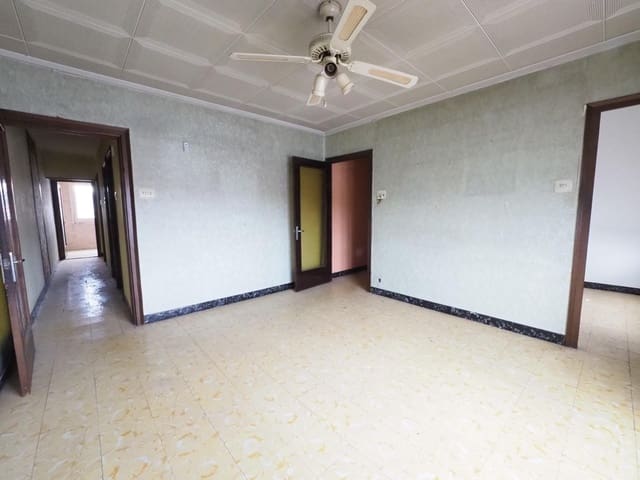 Piso de 3 habitaciones en Sant Vicenç de Castellet en venta - 95.000 € (Ref: 9908458)