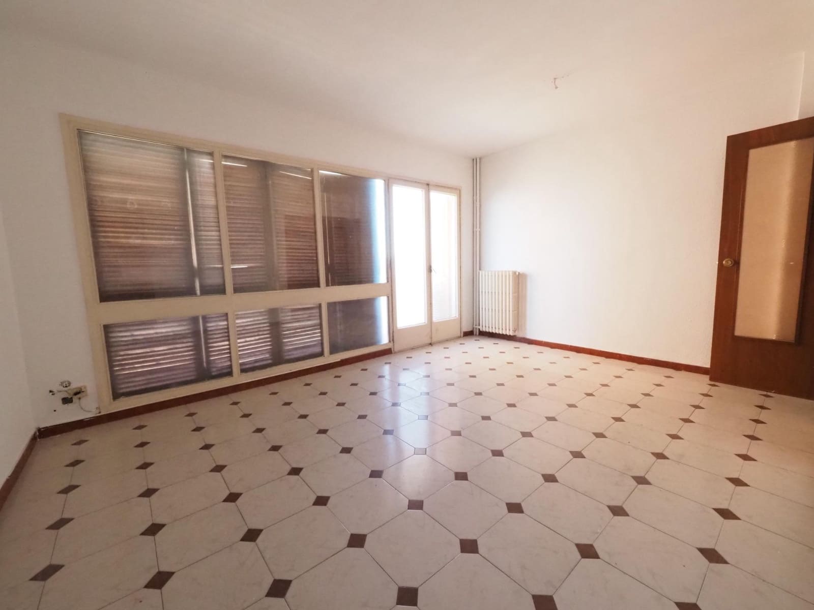 Piso de 4 habitaciones en Igualada en venta - 169.000 € (Ref: 9908462)