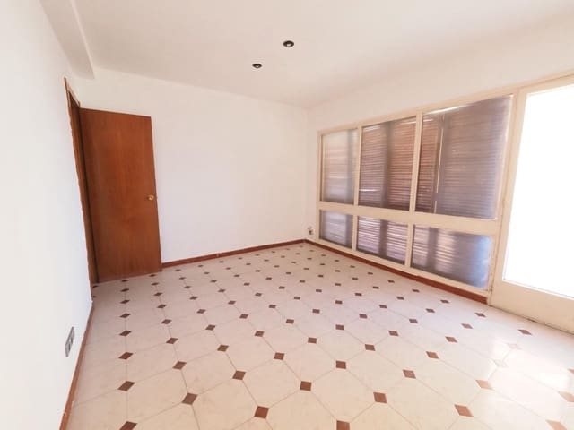 Piso de 4 habitaciones en Igualada en venta - 169.000 € (Ref: 9908462)