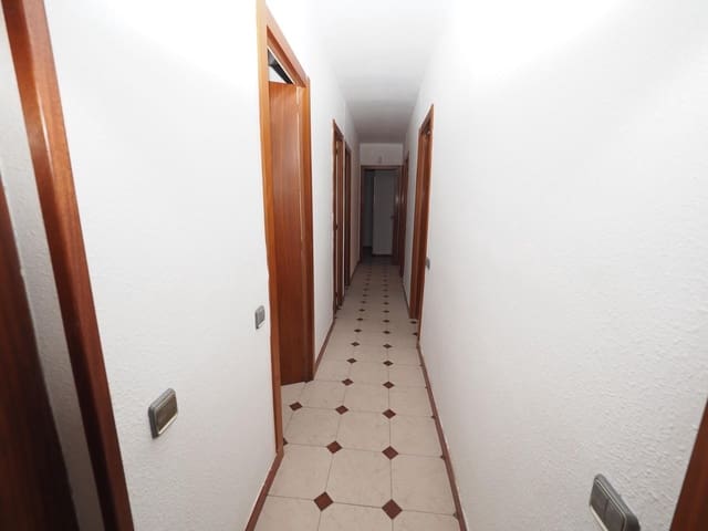 Piso de 4 habitaciones en Igualada en venta - 169.000 € (Ref: 9908462)