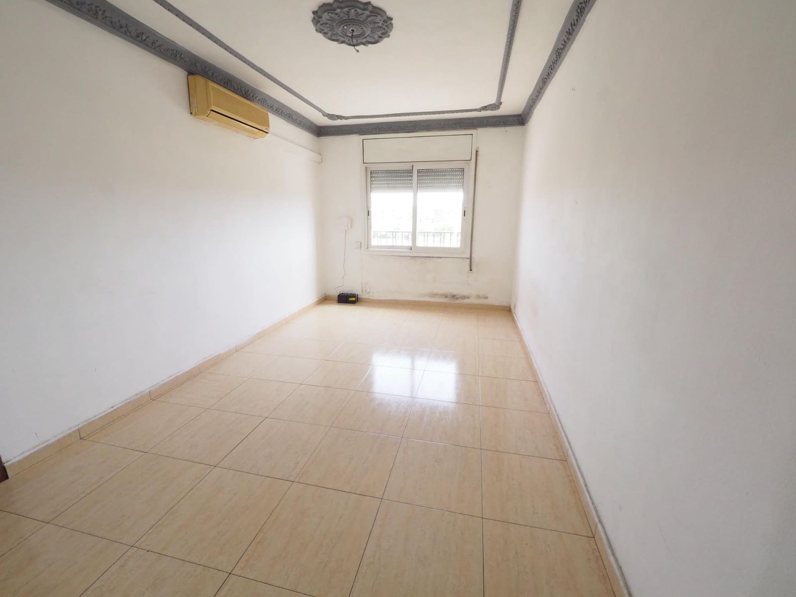 Ático de 3 habitaciones en Ripollet en venta - 75.000 € (Ref: 9908467)
