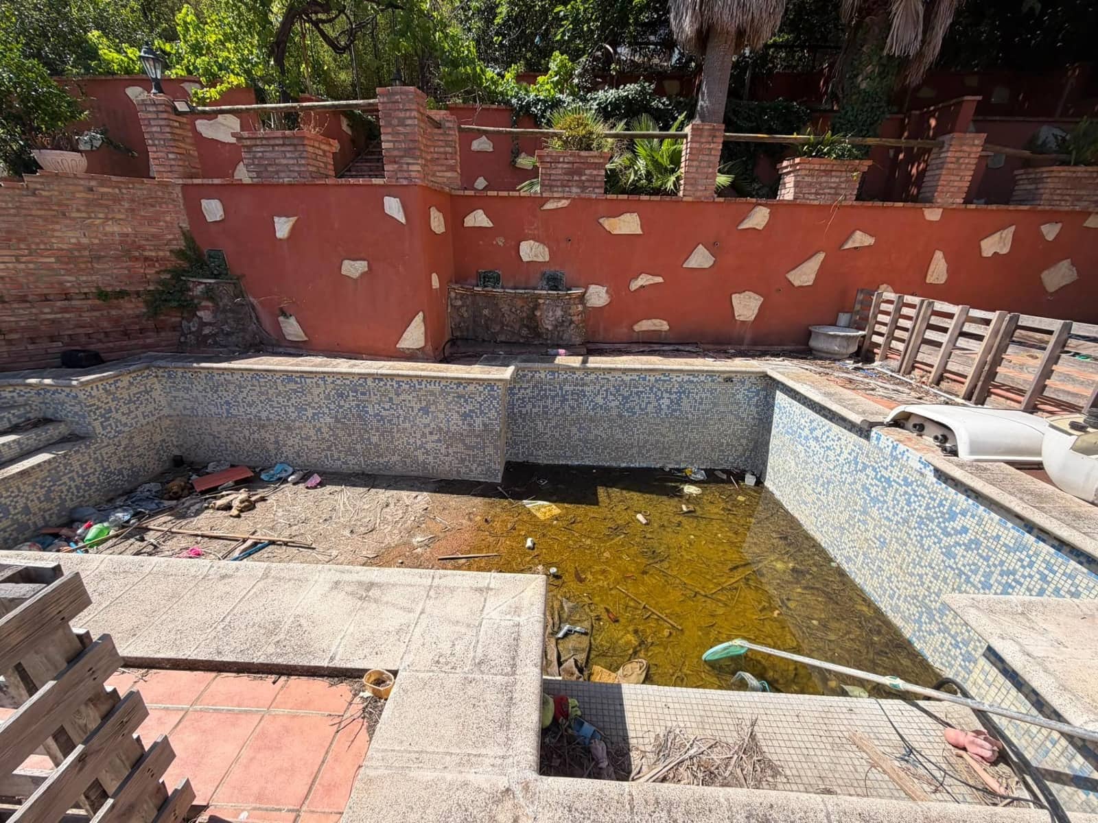 3 bedroom Villa for sale in Tortosa with pool - € 106,000 (Ref: 9908470)