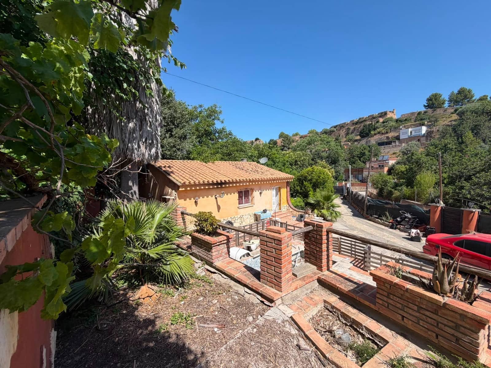 3 bedroom Villa for sale in Tortosa with pool - € 106,000 (Ref: 9908470)