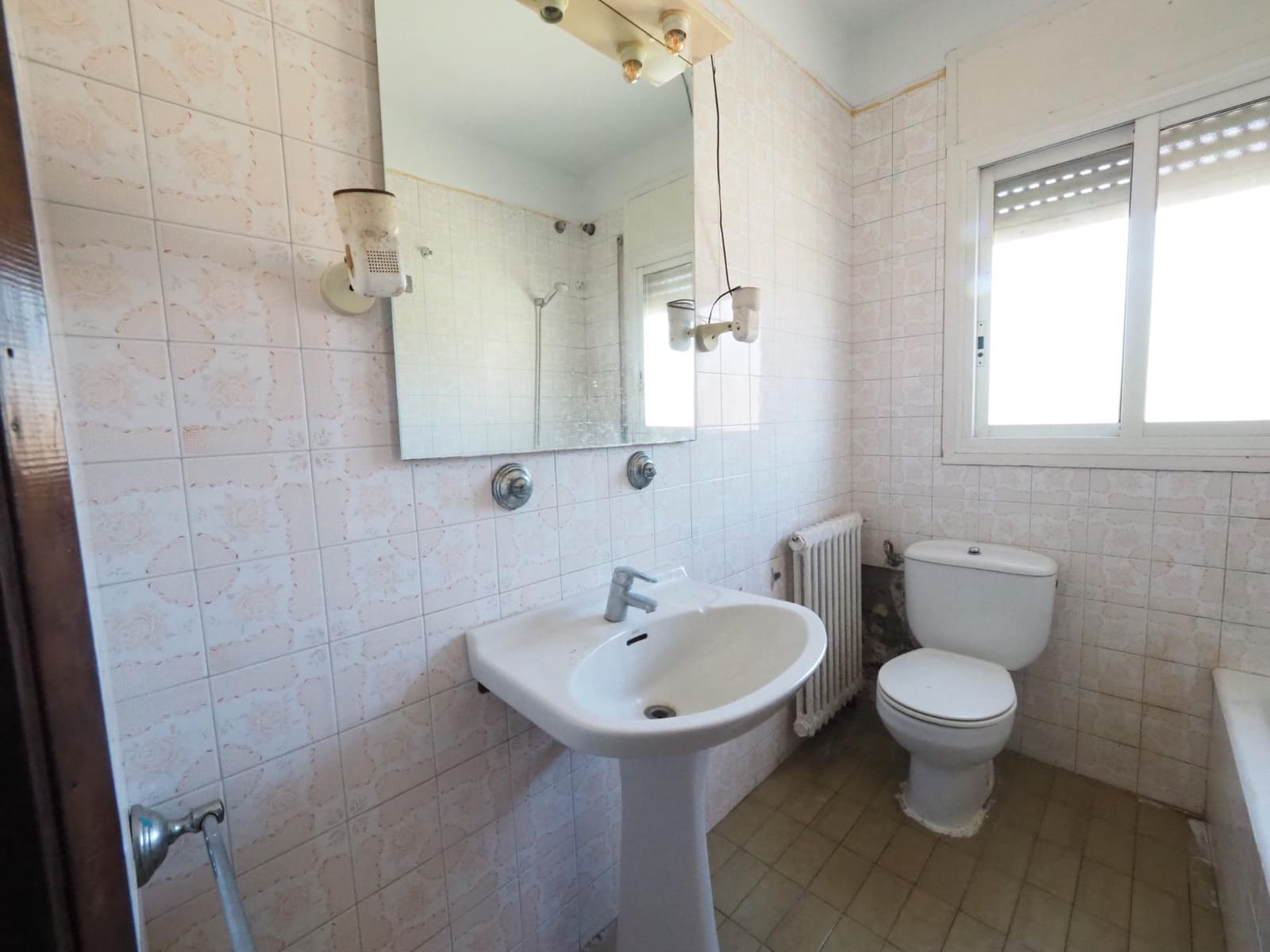4 bedroom Finca/Country House for sale in La Pobla de Claramunt with garage - € 360,000 (Ref: 9908471)