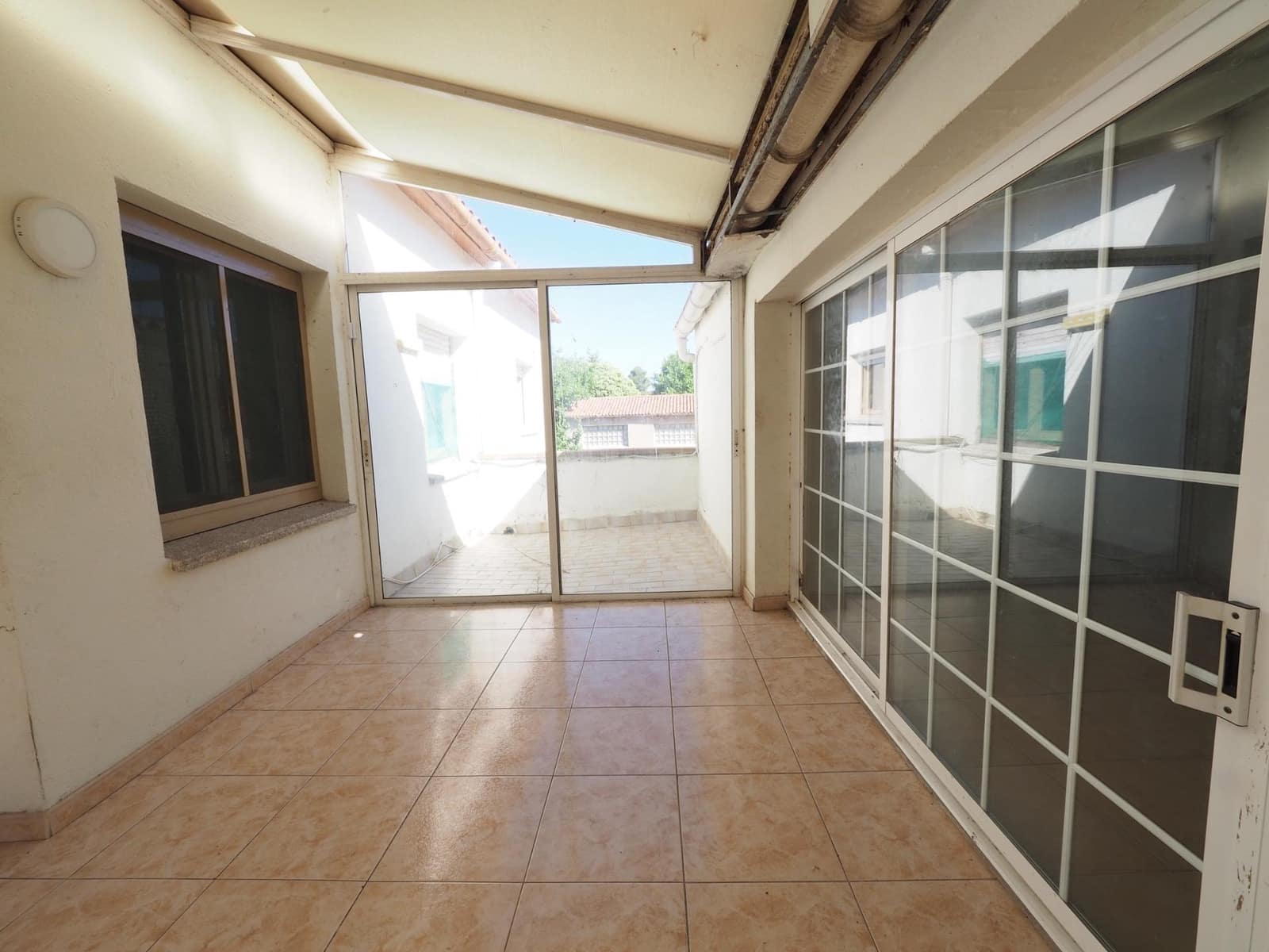 4 bedroom Finca/Country House for sale in La Pobla de Claramunt with garage - € 360,000 (Ref: 9908471)