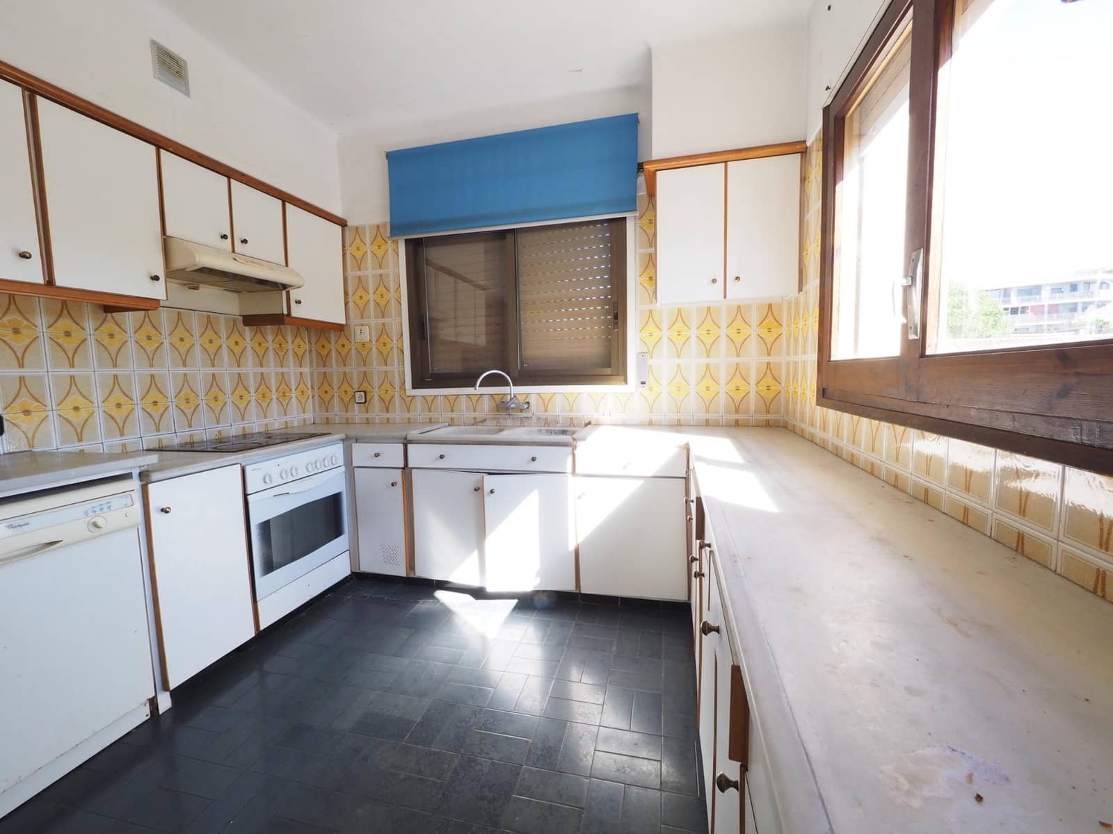 4 bedroom Finca/Country House for sale in La Pobla de Claramunt with garage - € 360,000 (Ref: 9908471)
