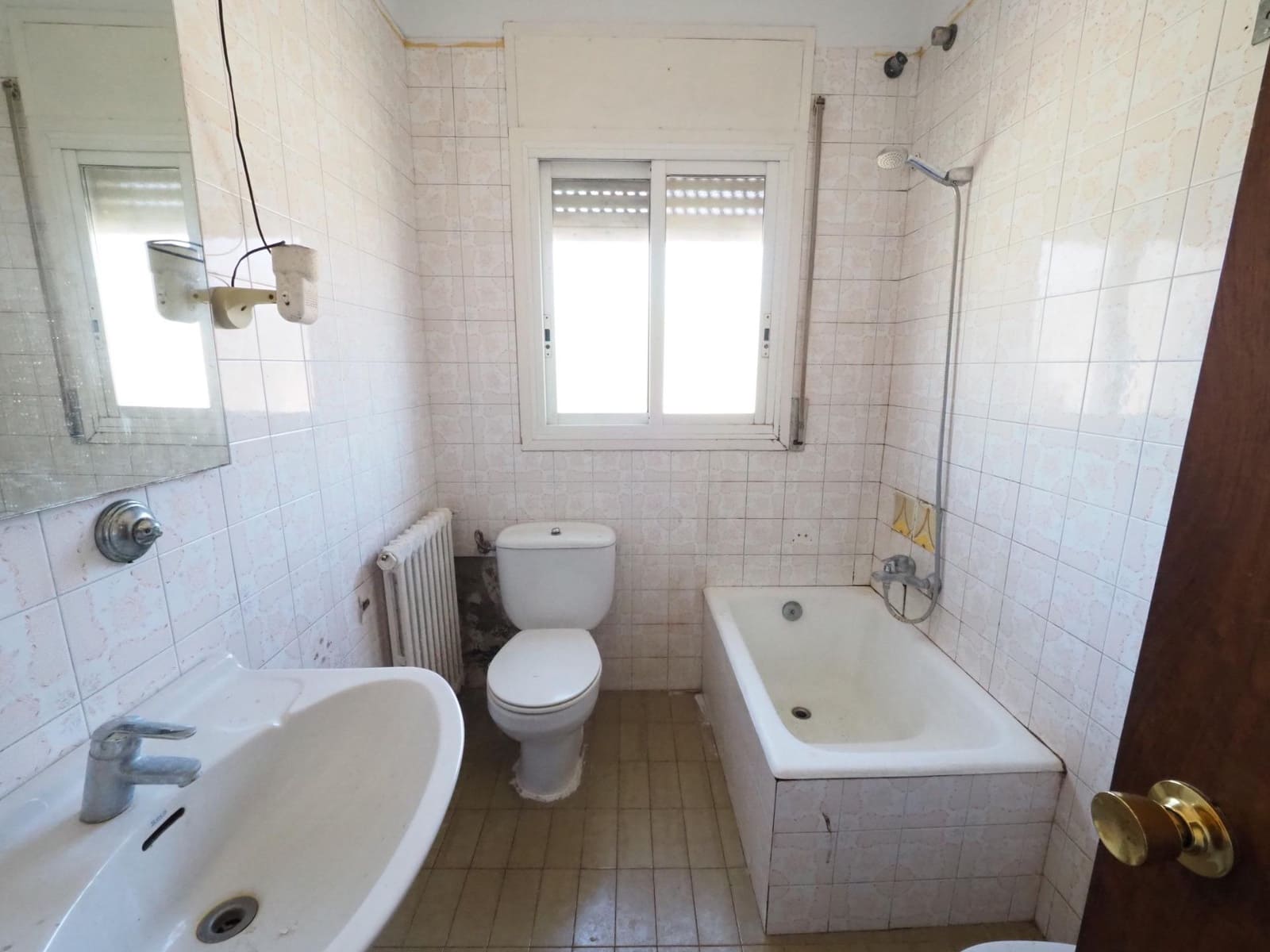 4 bedroom Finca/Country House for sale in La Pobla de Claramunt with garage - € 360,000 (Ref: 9908471)