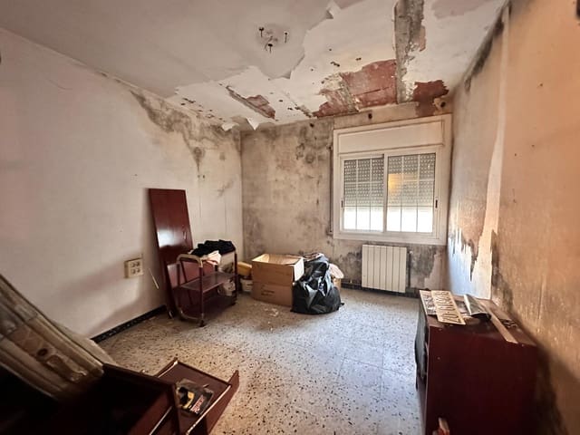 5 slaapkamer Huis te koop in Montcada i Reixac - € 230.000 (Ref: 9908472)