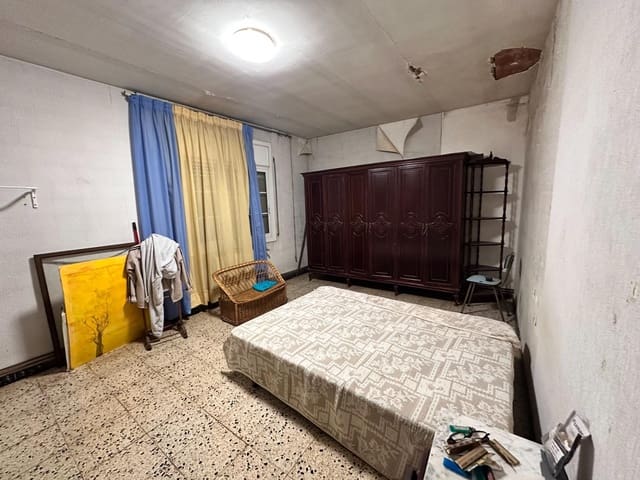5 slaapkamer Huis te koop in Montcada i Reixac - € 230.000 (Ref: 9908472)