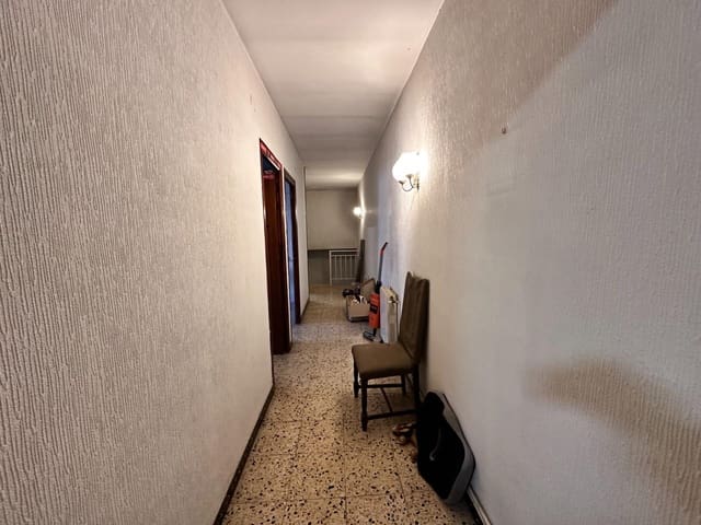 5 slaapkamer Huis te koop in Montcada i Reixac - € 230.000 (Ref: 9908472)