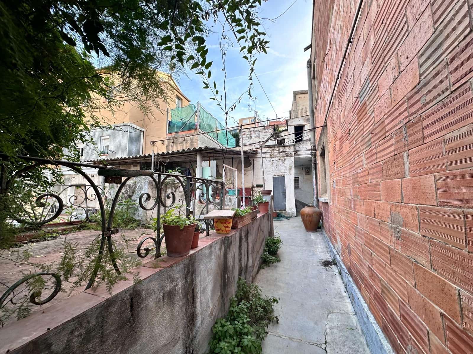 Casa de 5 habitaciones en Montcada i Reixac en venta - 230.000 € (Ref: 9908472)