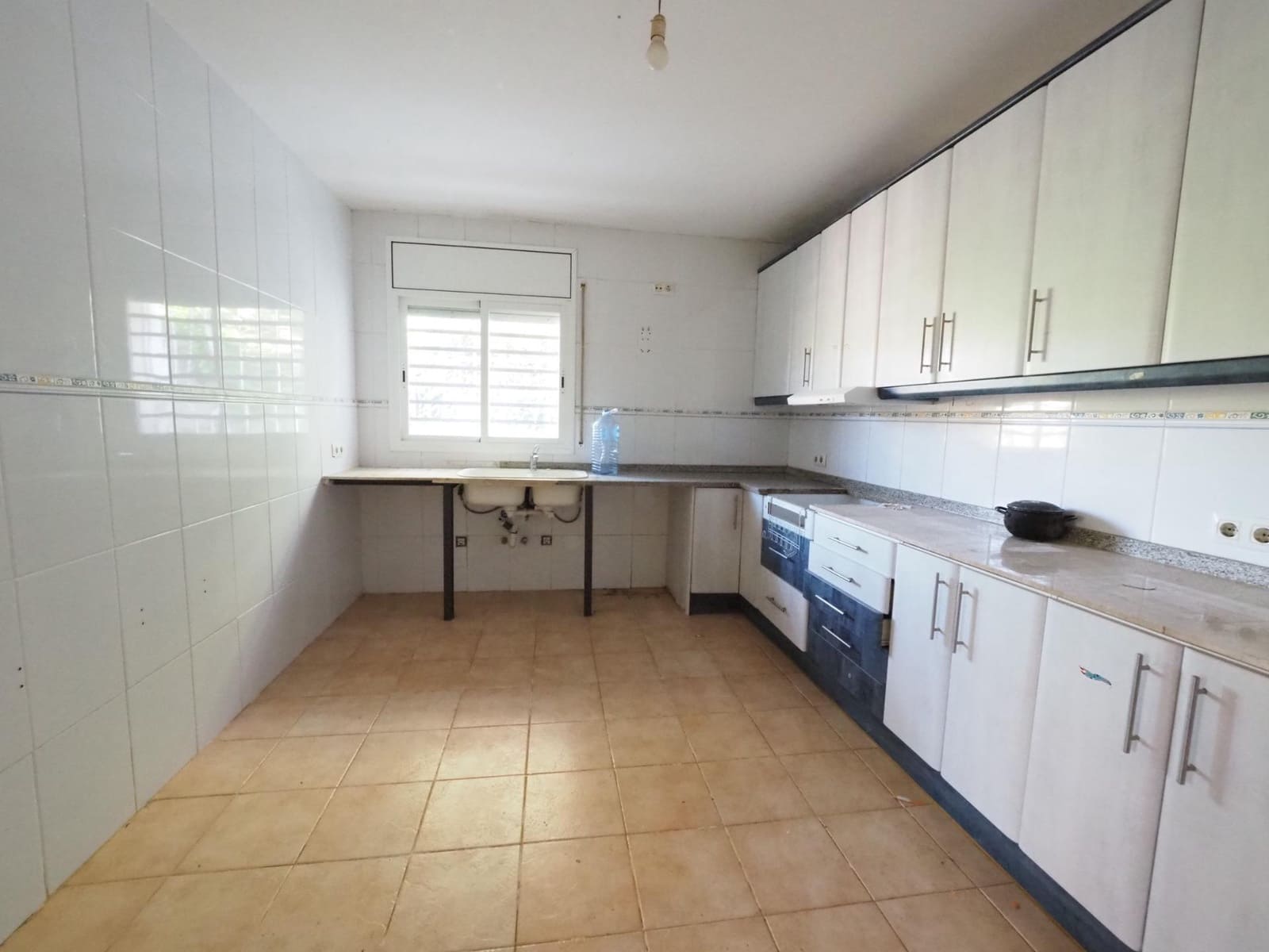 4 chambre Villa/Maison Mitoyenne à vendre à Canyelles avec garage - 280 000 € (Ref: 9908476)