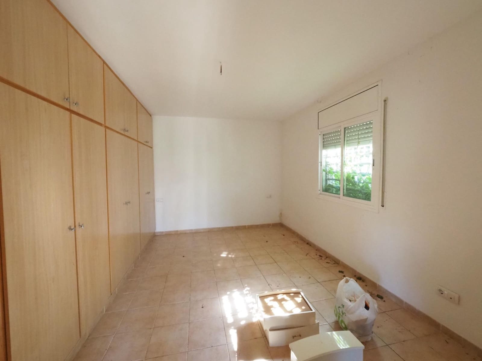 4 chambre Villa/Maison Mitoyenne à vendre à Canyelles avec garage - 280 000 € (Ref: 9908476)