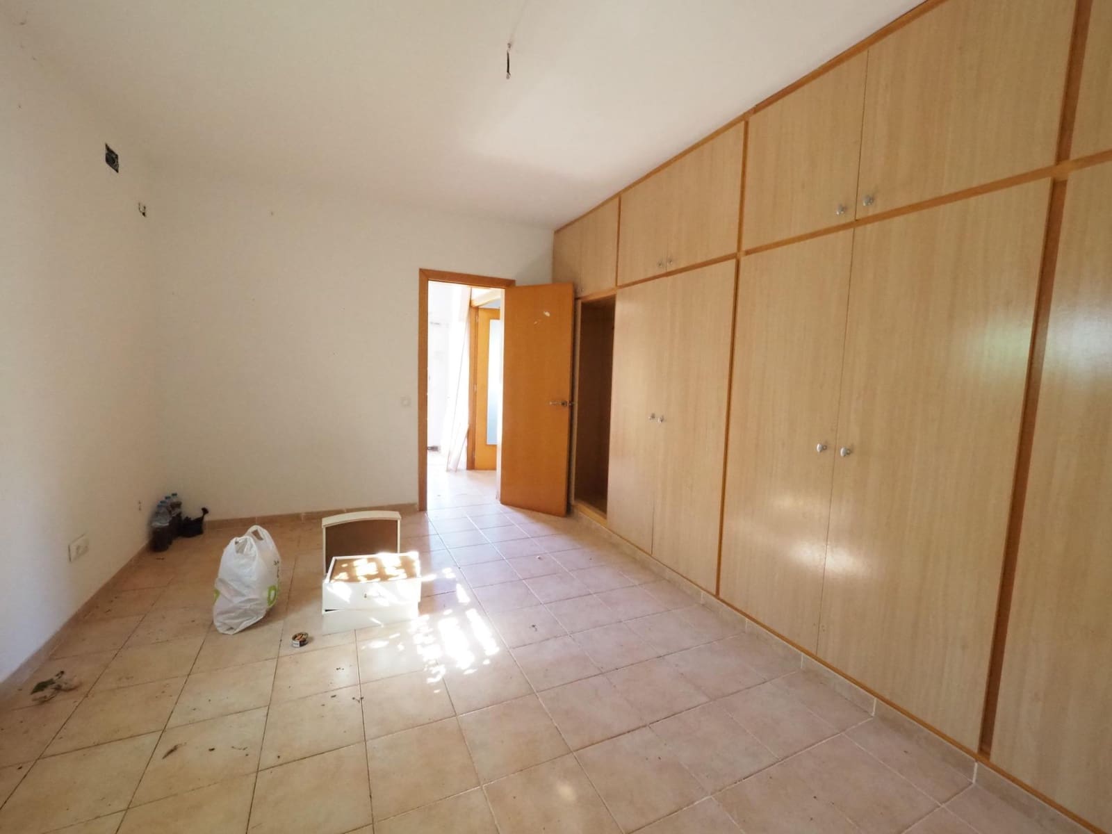 4 chambre Villa/Maison Mitoyenne à vendre à Canyelles avec garage - 280 000 € (Ref: 9908476)