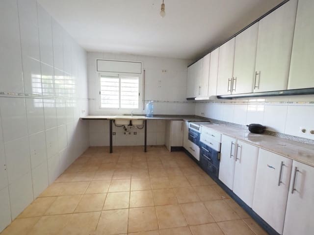 4 chambre Villa/Maison Mitoyenne à vendre à Canyelles avec garage - 280 000 € (Ref: 9908476)