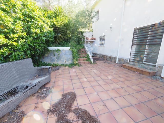 4 chambre Villa/Maison Mitoyenne à vendre à Canyelles avec garage - 280 000 € (Ref: 9908476)