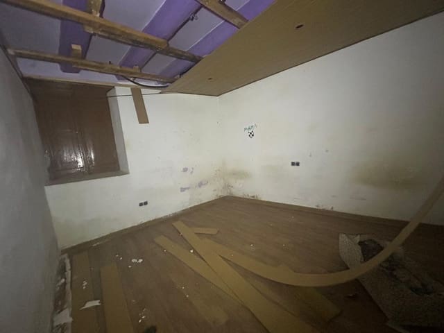 Piso de 3 habitaciones en Gironella en venta - 42.000 € (Ref: 9908477)