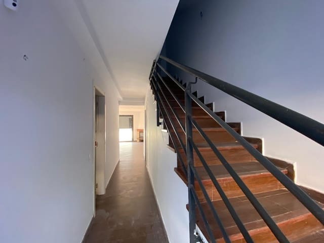 4 chambre Villa/Maison Semi-Mitoyenne à vendre à Vilanova i la Geltrú avec piscine garage - 350 000 € (Ref: 9908483)