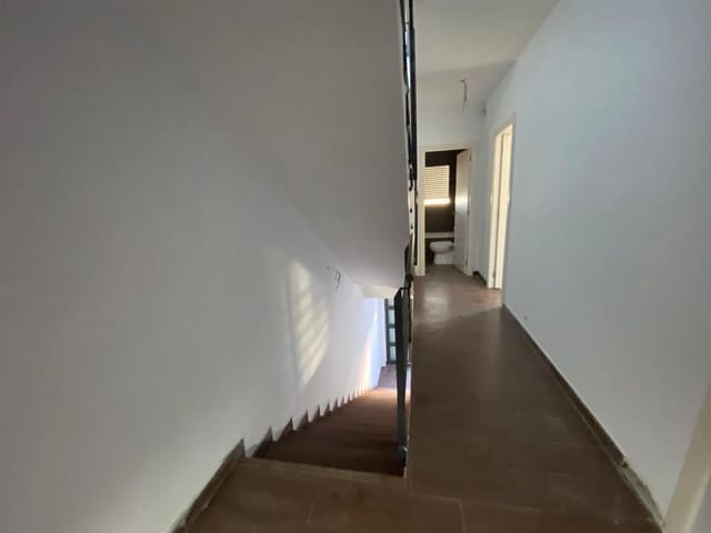 4 chambre Villa/Maison Semi-Mitoyenne à vendre à Vilanova i la Geltrú avec piscine garage - 350 000 € (Ref: 9908483)