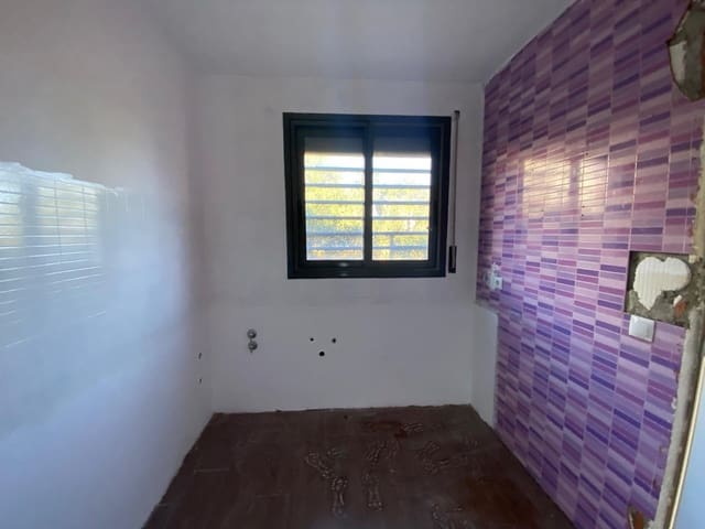 4 chambre Villa/Maison Semi-Mitoyenne à vendre à Vilanova i la Geltrú avec piscine garage - 350 000 € (Ref: 9908483)