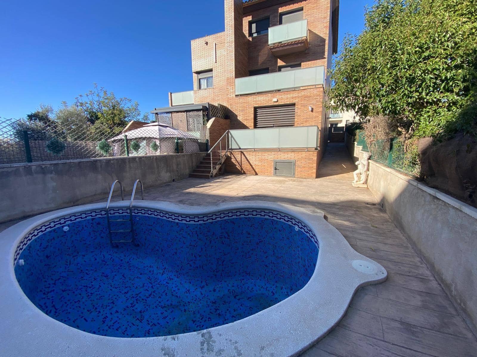 4 chambre Villa/Maison Semi-Mitoyenne à vendre à Vilanova i la Geltru avec piscine garage - 350 000 € (Ref: 9908483)