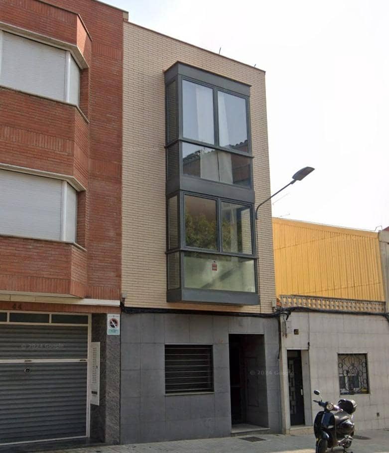 3 makuuhuone Asunto myytävänä paikassa Sabadell - 145 000 € (Ref: 9908493)