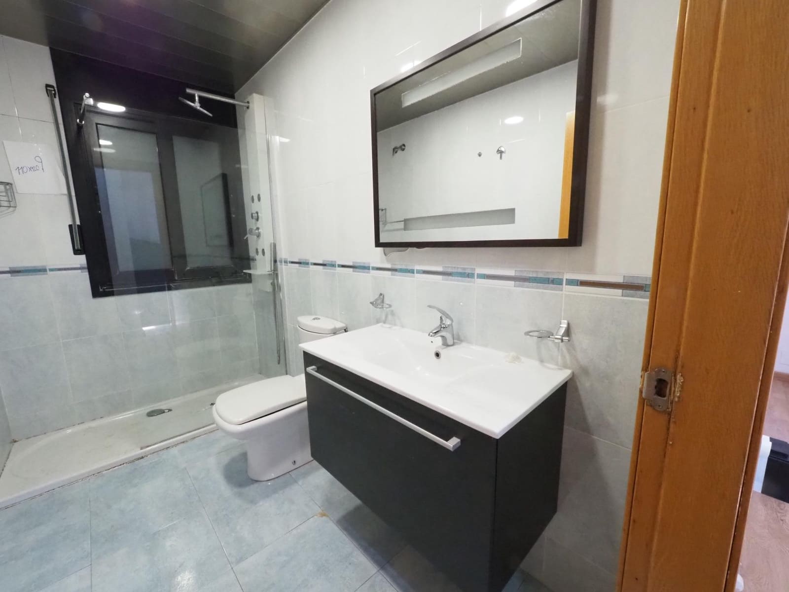 5 chambre Villa/Maison Mitoyenne à vendre à Montmelo avec garage - 460 000 € (Ref: 9908502)