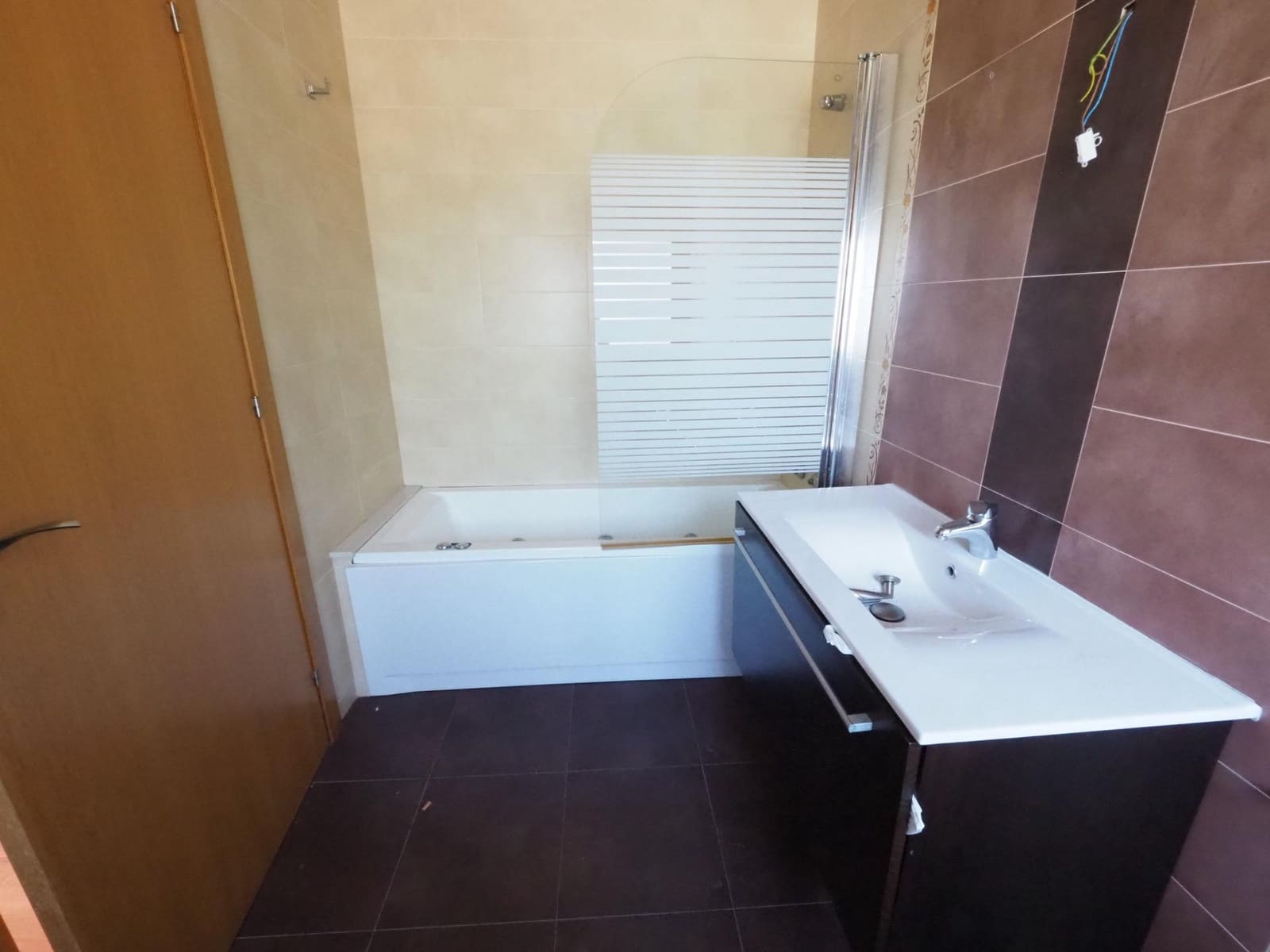 5 chambre Villa/Maison Mitoyenne à vendre à Montmelo avec garage - 460 000 € (Ref: 9908502)