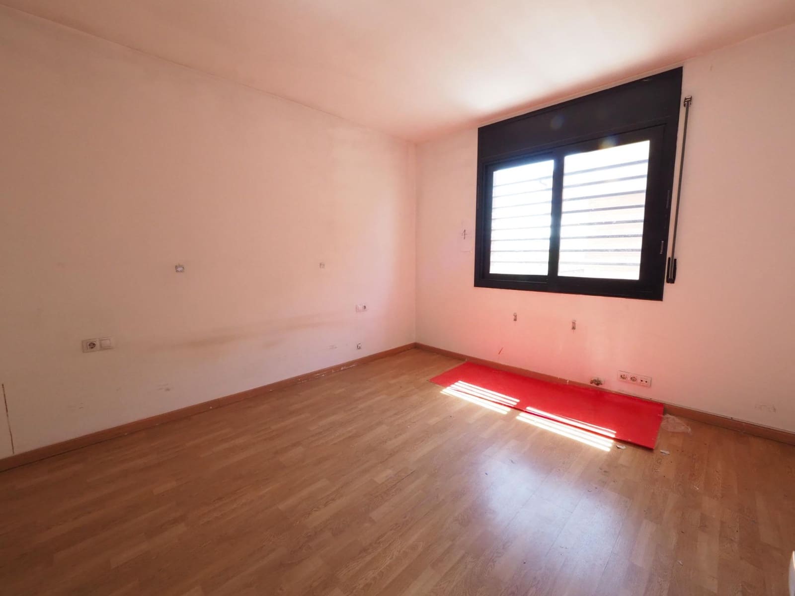 5 chambre Villa/Maison Mitoyenne à vendre à Montmelo avec garage - 460 000 € (Ref: 9908502)