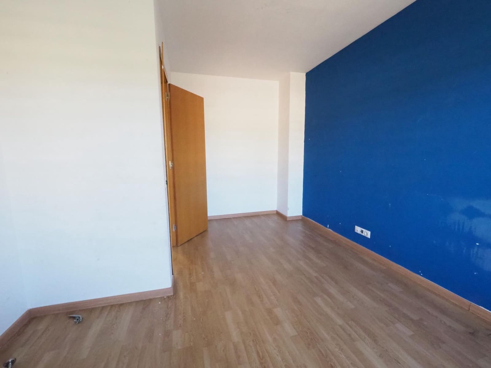 5 chambre Villa/Maison Mitoyenne à vendre à Montmelo avec garage - 460 000 € (Ref: 9908502)