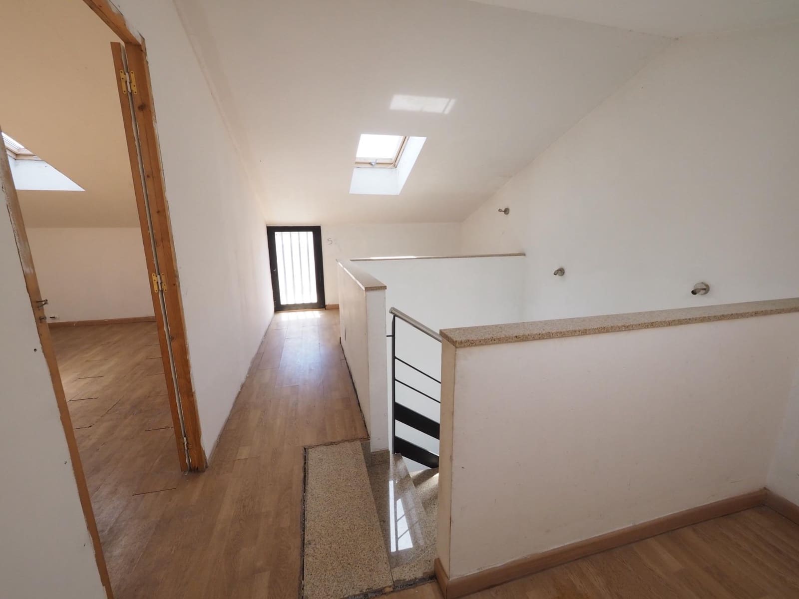 5 chambre Villa/Maison Mitoyenne à vendre à Montmelo avec garage - 460 000 € (Ref: 9908502)