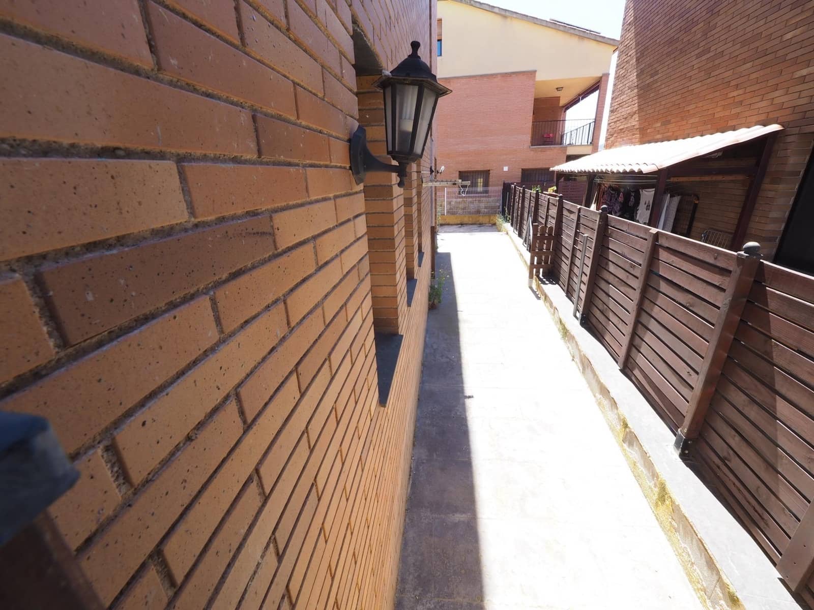 5 chambre Villa/Maison Mitoyenne à vendre à Montmelo avec garage - 460 000 € (Ref: 9908502)