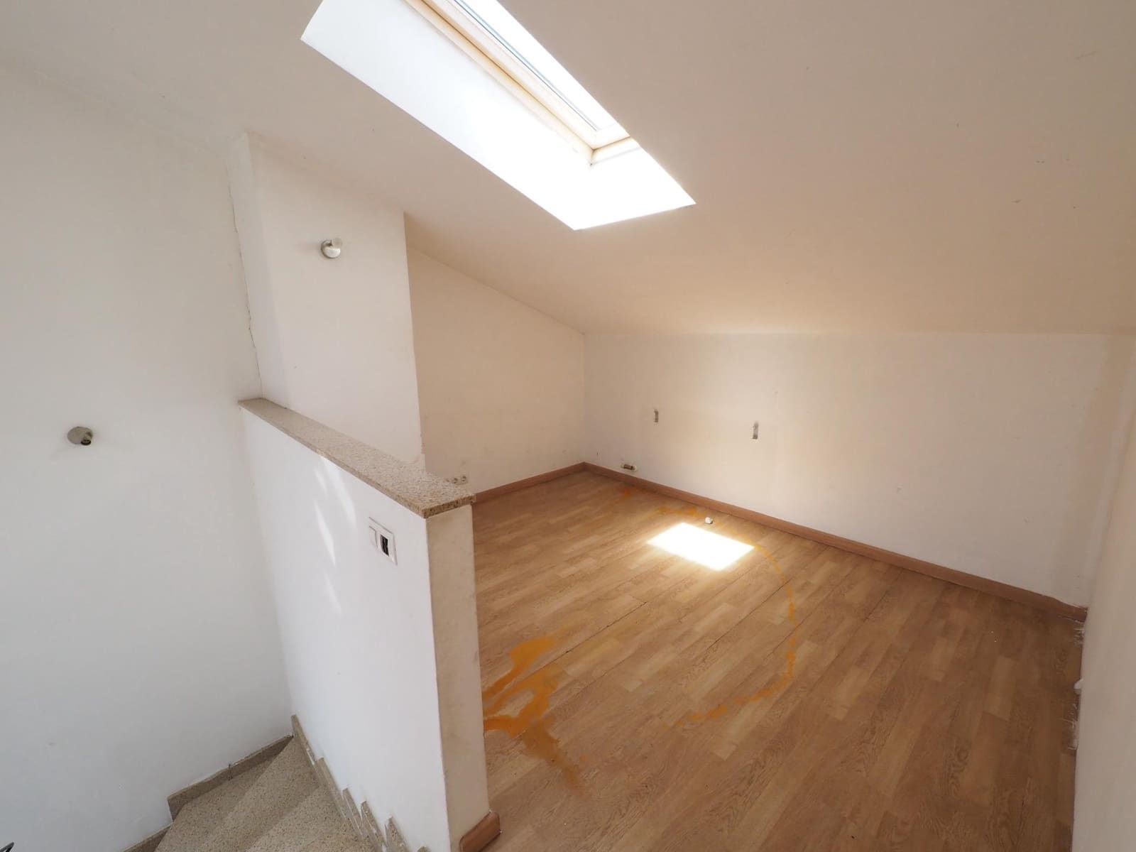 5 chambre Villa/Maison Mitoyenne à vendre à Montmelo avec garage - 460 000 € (Ref: 9908502)