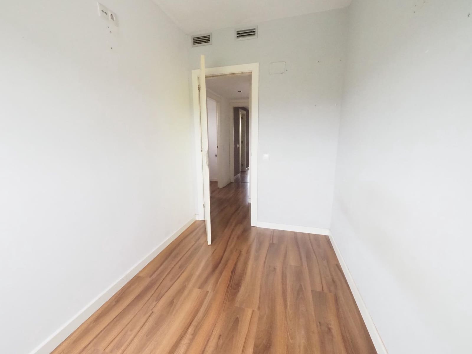 4 chambre Appartement à vendre à Sabadell avec piscine - 297 000 € (Ref: 9908503)