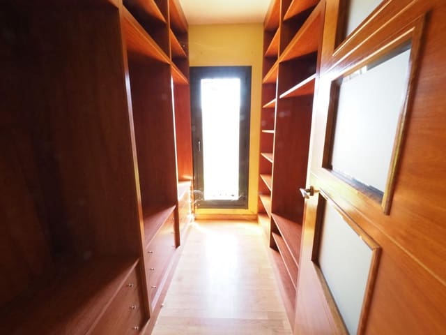 3 sovrum Villa till salu i Lliçà d'Amunt - 420 000 € (Ref: 9908507)