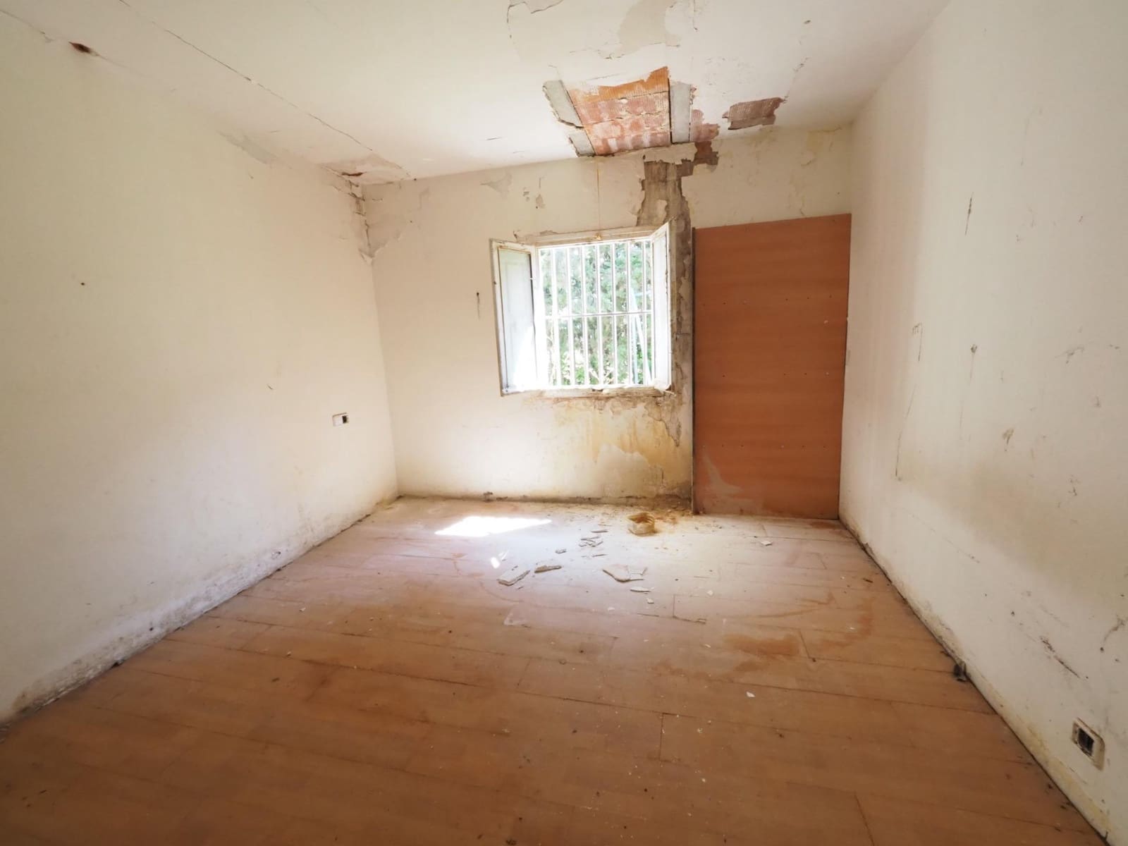 Chalet de 2 habitaciones en La Torre de Claramunt en venta con garaje - 99.000 € (Ref: 9908514)