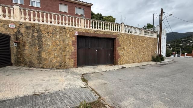 4 chambre Villa/Maison à vendre à Sant Cebrià de Vallalta avec garage - 269 000 € (Ref: 9908515)
